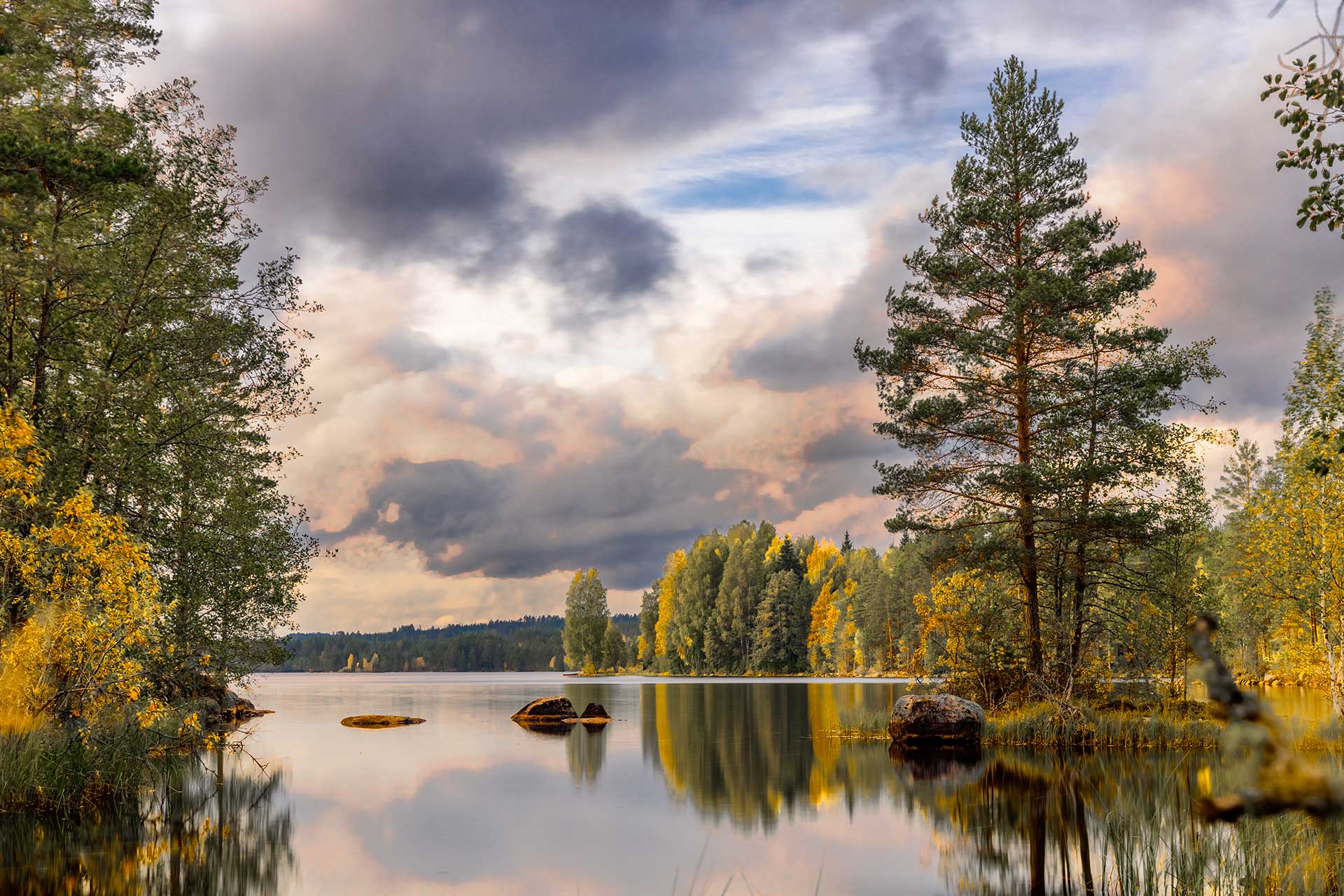 Autumn colors around a calm lake